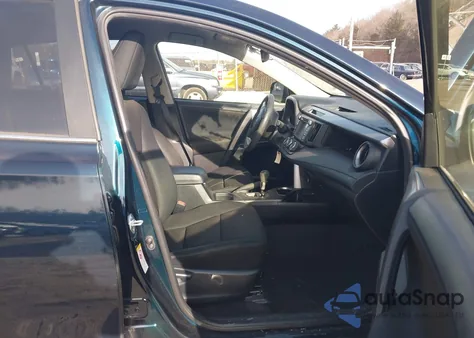 2018 Toyota Rav4 Le z USA, uszkodzony, nr VIN JTMBFREV8JJ258472